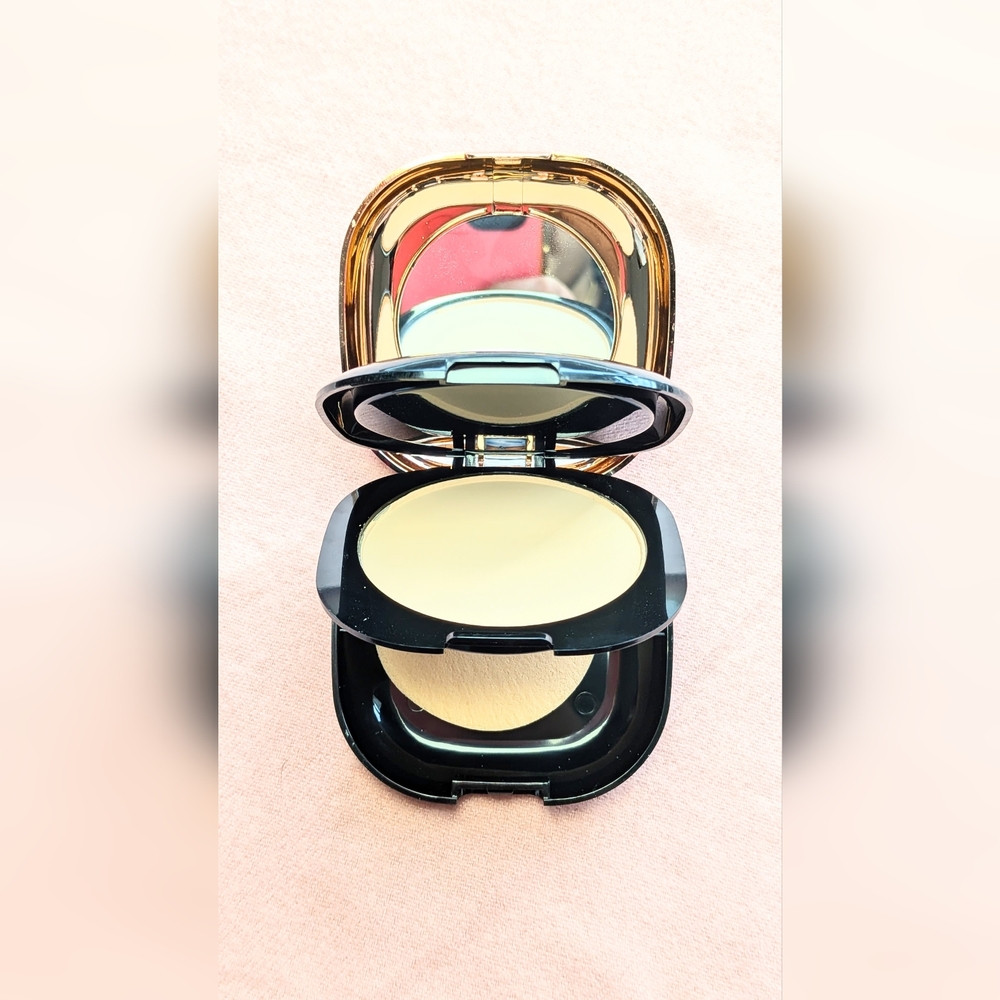 TUZ 2-Layer Powder Foundation Compact - Dual Setting & Coverage (Ivory+Natural) - Picture 2 of 6